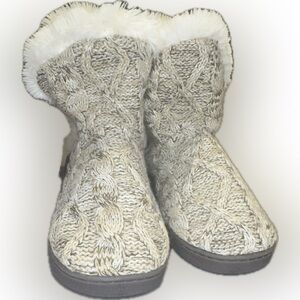 MUK LUKS NWT Cheyenne Women's Boot Slippers Large 9-10
